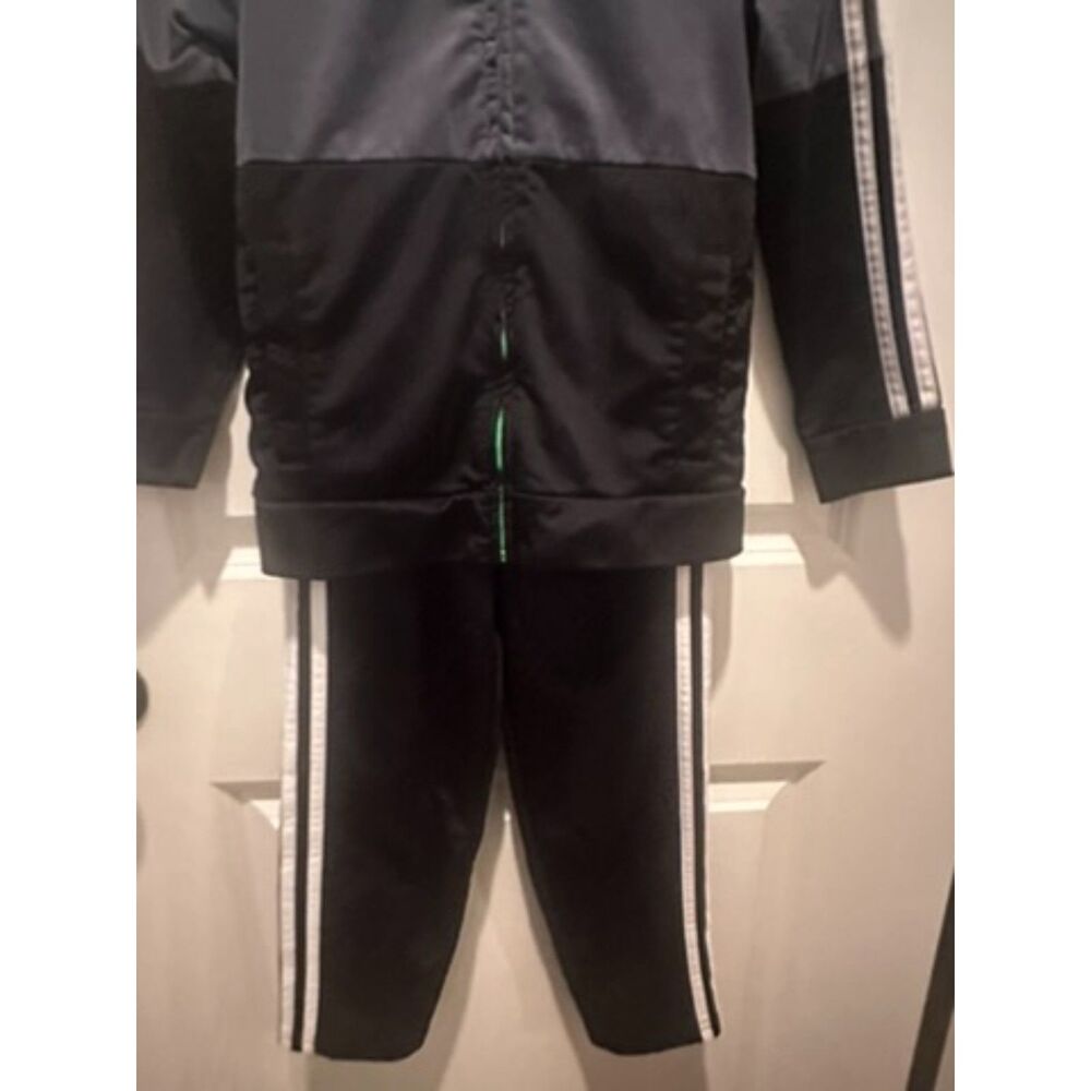Adidas Unisex 2 Piece Tracksuit - Green, White & Black Size 6 - Picture 6 of 12